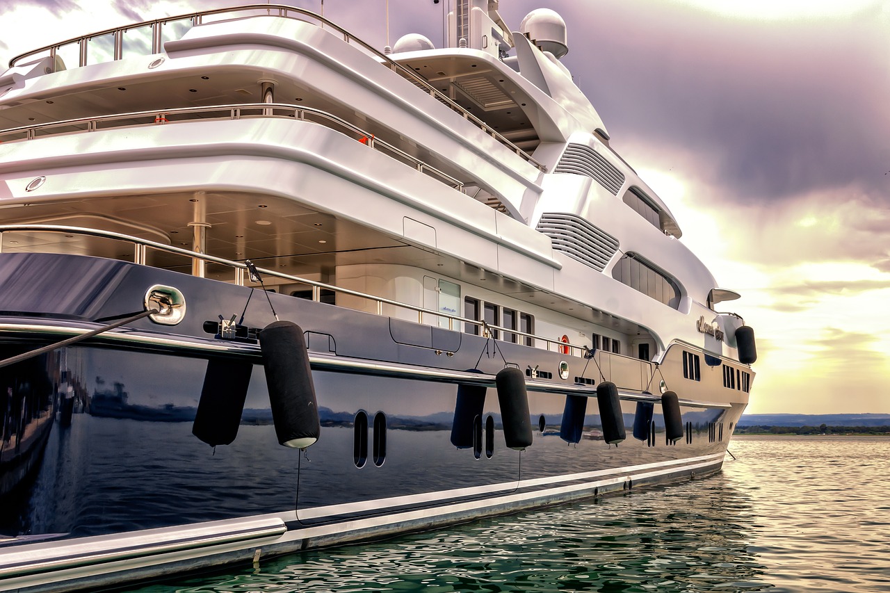 Read more about the article Superyachts On Tour